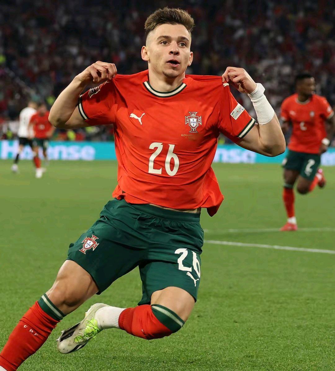 里程碑夜葡萄牙体育官宣签约，英超冲刺阶段刷纪录，质疑声仍在，数据趋势出现新变化的简单介绍